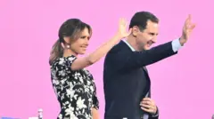 Esma ve Beşar Esad el sallıyor