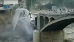 প্রবল স্রোতে ভেঙ্গে গেল ব্রিজটি