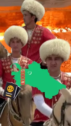 Uchta turkman erkak otlarda Turkman do'ppida kameraga qarab turishibdi, orqa fonda yonayotgan gaz krateri, old finda esa Turkmaniston xaritasi va passport surati 
