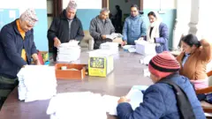 निर्वाचन आयोगका कर्मचारी