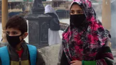 করোনাভাইরাস আতঙ্ক ছড়িয়েছে কাশ্মীরেও
