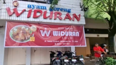 Ayam Goreng Widuran, non-halal, kremes