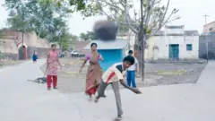 फँड्री सिनेमाचा शेवट, जब्या त्वेषाने दगड भिरकावताना