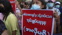 အသစ်ခန့်အပ်တဲ့အုပ်ချုပ်ရေးမှူးတွေကို ဆန့်ကျင်ဆန္ဒပြမှုတွေရှိခဲ့