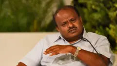 ஆப்ரேஷன் கமலா: கர்நாடக அரசுக்கு நீடிக்கும் சிக்கல் - நடப்பது என்ன?