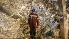 دهمین روز آواربرداری متروپل