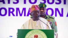 Aworan Aarẹ Bola Tinubu