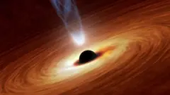 ব্ল্যাক হোলের কেন্দ্রে সিঙ্গুলারিটি এত প্রচণ্ড তাপ সৃষ্টি করে যে তা থেকে অতি উজ্জ্বল বিকিরণ ছড়াতে থাকে