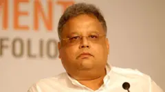 இந்தியாவின் வாரன் பஃபெட் ராகேஷ் ஜுஞ்சுன்வாலா காலமானார்.