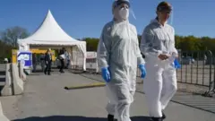 ආසාදිතයන් තහවුරු කර ගැනීම සඳහා මහා පරිමාණයෙන් දියත් වූ පරීක්ෂණ