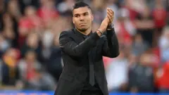اللاعب البرازيلي كاسيميرو خلال تقديمه في أولد ترافورد