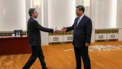習近平（右）在北京人民大會堂接待布林肯（左）（19/6/2023）