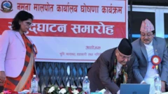 उद्घाटन गर्दै प्रधानमन्त्री