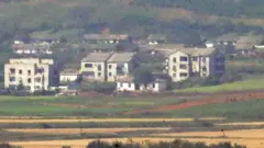 북한 황해북도 개풍군 일대 한산한 모습의 건물들