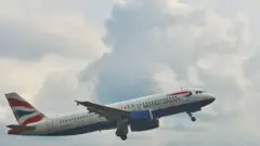 Un avión despega de Londres.