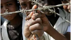 ኣብ ጥሪ 2012 ዝተሰኣለ ስእሊ ኤርትራውያን ስደተኛታት ኣብ ሸገራብ