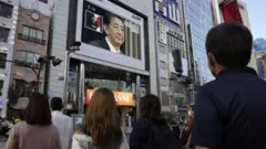 Abe Shinzo: ‘Từ đáy lòng tôi xin được nói lời xin lỗi quốc dân’