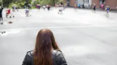 'Espere só que nós dois vamos matar você e arrancar o seu cérebro', dizia mensagem de colegas de classe de adolescente brasileira; bullying é problema grave no Japão.