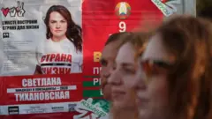 Плакат Тихановской в Минске