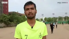 भारतीय सेना में भर्ती की तैयार करता युवा