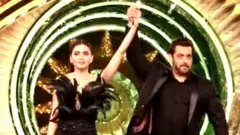 ਸਲਮਾਨ ਖ਼ਾਨ ਵੱਲੋਂ ਕੀਤੀ ਗਈ ਘੋਸ਼ਣਾ ਤੋਂ ਬਾਅਦ ਤੇਜਸਵੀ ਨੂੰ ਜੇਤੂ ਟਰਾਫੀ ਦੇ ਨਾਲ ਚਾਲੀ ਲੱਖ ਦੀ ਇਨਾਮੀ ਰਾਸ਼ੀ ਵੀ ਮਿਲੀ ਹੈ।