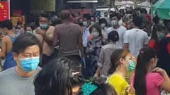 လသာမြို့နယ် ၁၈ လမ်းထိပ်မှာ ဈေးရောင်းဈေးဝယ်သွားလာသူတွေကို ဧပြီလ ၁၅ ရက်နေ့က
