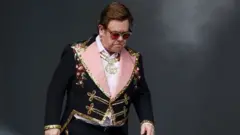 Elton John a perdu sa voix en plein concert.