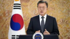 문재인 대통령이 7일 서울에서 열린 '2021 서울 유엔 평화 유지 장관회의 개회식'에 영상을 통해 축사를 전하고 있다.