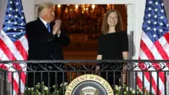 Donald Trump ve Amy Coney Barrett