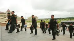 တပ်မတော်က ဖွဲ့စည်းပုံ ပြင်ဆင်ရေး ပူးပေါင်း ကော်မတီဖွဲ့ ဆောင်ရွက်ခြင်းကို ကန့်ကွက်ခဲ့ပါတယ်။