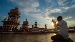 රාමසාන් : ''මුළු ලංකාවටම සහ ලෝකයටම ඊද් මුබාරක්''