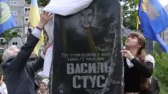 стус