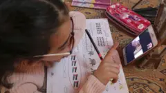 عطًل تفشي فيروس كورونا الدراسة في العديد من دول العالم