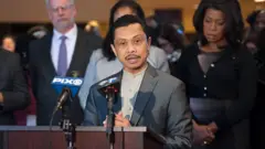 Serangan 11 September 2001 mengubah hidup Shamsi Ali, imam asal Indonesia yang bekerja di Gedung PBB di New York kala itu, lewat makian dan pelukan pemeluk agama lain.