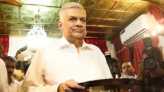 রানিল বিক্রমেসিংহে: সরকারী দল তাকে প্রেসিডেন্ট নির্বাচিত করতে চাইলেও সেটা মানতে চাইবে না সরকার বিরোধী বিক্ষোভকারীরা