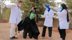”فيروس كورونا بشنب“ في جلسة تصوير صعيدية بمصر