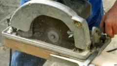 बीमा की रकम के लिए महिला ने अपना ही काटा