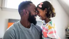 Padre junto a su hija.