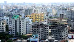 এক জরিপে দেখা গেছে, ঢাকা শহরে বসবাসকারীদের অন্তত ৭০% ভাড়াটিয়া।