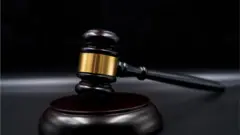 የፍርድ ቤት መዶሻ