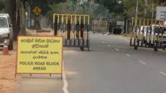 පොලිස් මාර්ග බාධක යොදවා ඇති ආකාරය