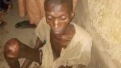 .وُجد أمينو في وضع مروع، يتبول ويتغوّط في المكان نفسه من دون أن يُمنح أي طعام