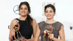السباحة السورية يسرى مارديني وشقيقتها عاملة الإغاثة سارة مارديني