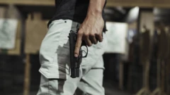 Türkiye'deki silahlı şiddet problemini Umut Vakfı Yönetim Kurulu Üyesi Psikiyatr Dr. Ayhan Akcan ve Silah Savunma Sanayici Satıcı ve Kullanıcıları Derneği Başkanı Bekir Sipahi'yle konuştuk.