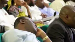 Ọmọ ilé ìgbìmọ̀ asoju sòfin míràn rèé to ti sùn fọ́nfọ́n lásìkò ìjọkó ilé