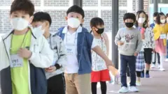 Niños en fila