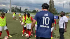 Itangizwa mu Rwanda ry'ishuri ryigisha umupira w'amaguru ry'ikipe ya Paris Saint-Germain yo mu Bufaransa, aha ni ku kibuga cy'i Huye mu majyepfo, ku itariki ya 27/11/2021