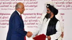 Zalmay Khalilzad e Abdul Ghani Baradar