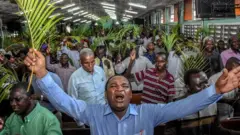 Manneen sagadaa tokko tokko cufatniiru, kaan ammoo akka kanatti walitti qabamanii jiru