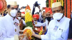 उद्धव ठाकरे आणि अजित पवार
